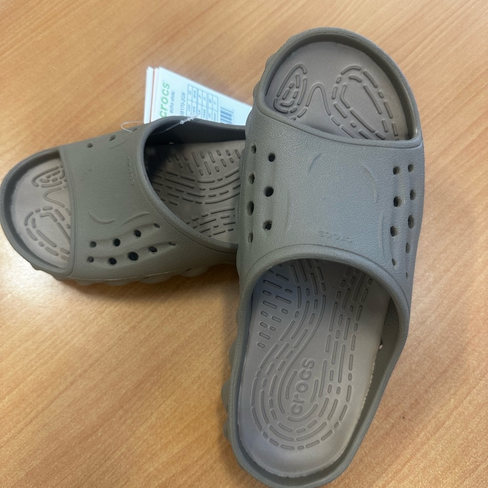 Crocs Echo Slide unisex SZ US M6/W8 tumbleweed